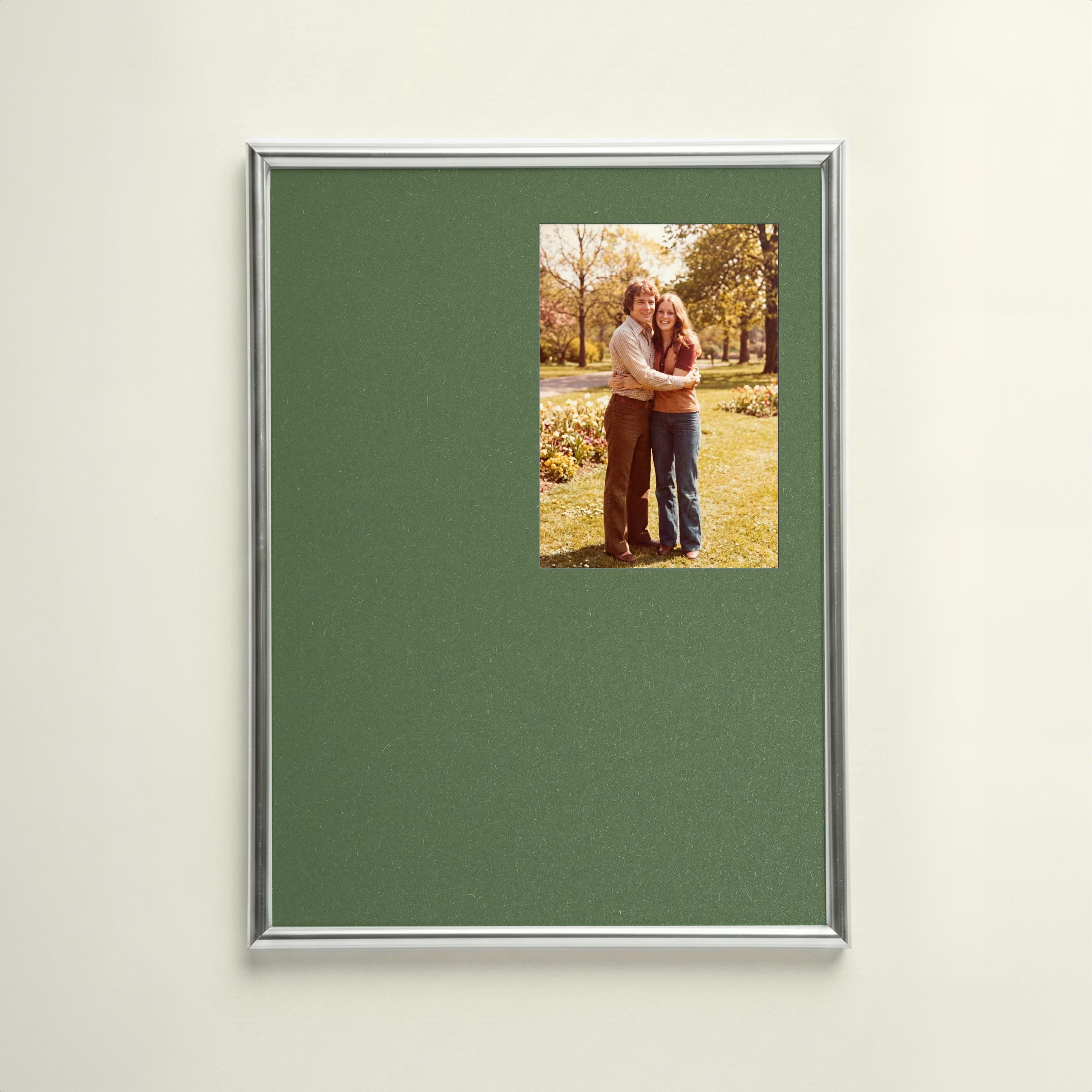 A3 Silver Picture Frame: Modern Offset Mount for Small Photos